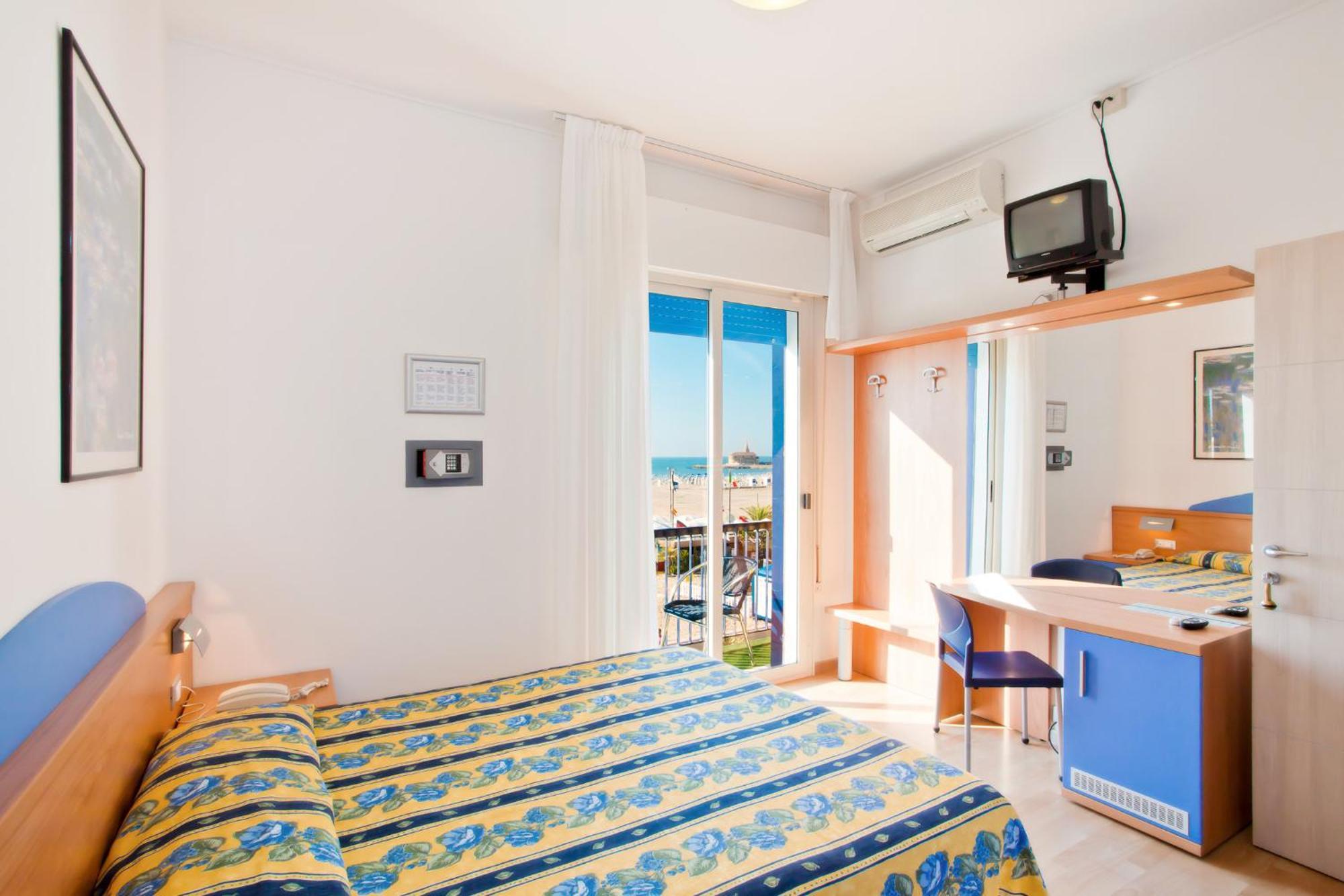 Hotel Riviera Каорле Экстерьер фото