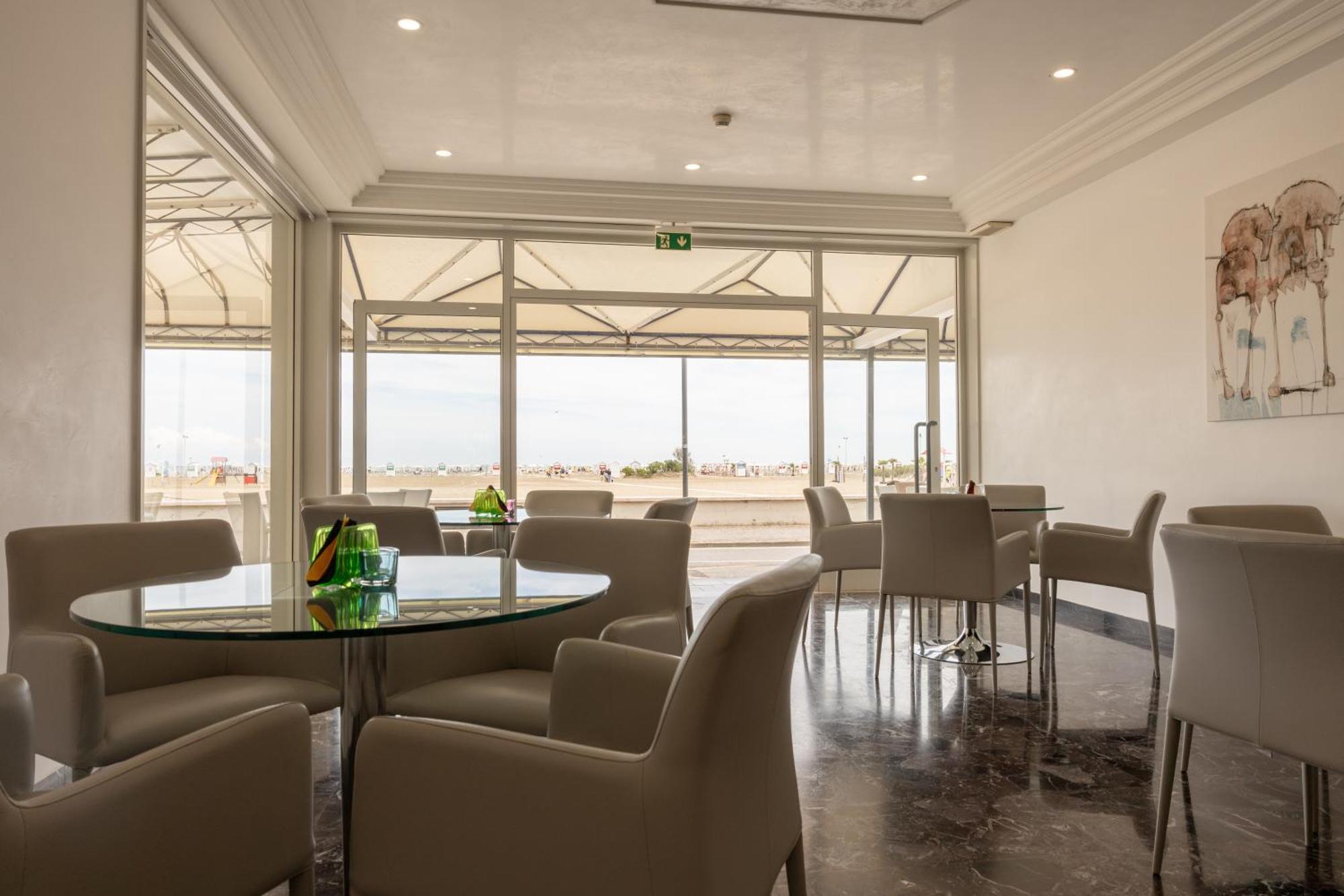 Hotel Riviera Каорле Экстерьер фото