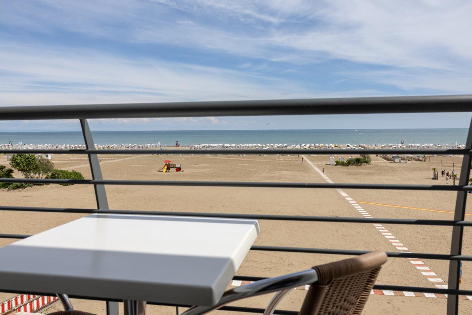 Hotel Riviera Каорле Экстерьер фото