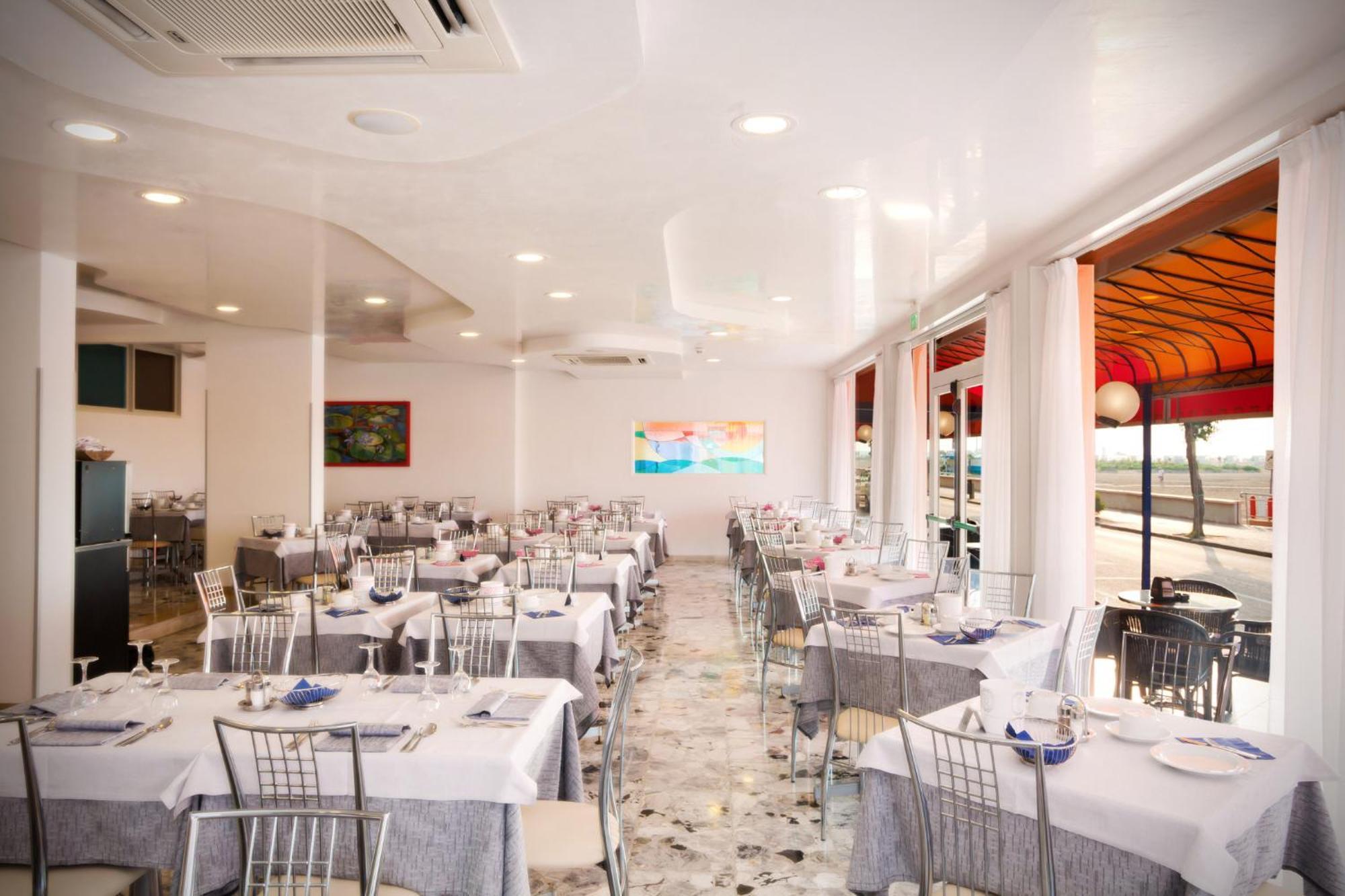 Hotel Riviera Каорле Экстерьер фото